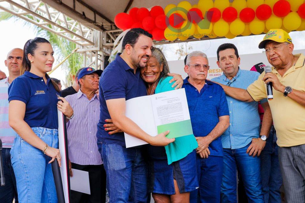 Prefeito Dr. Pessoa entrega títulos de posse para 153 famílias da zona Rural